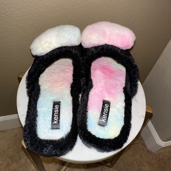 Women’s Tie Dyed Kensie Slippers - Picture 6 of 6